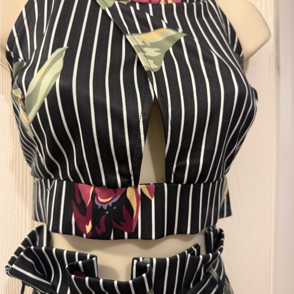 VENUS Black Striped Wide-Leg Pants with Pink Floral Print and top - Picture 7 of 10